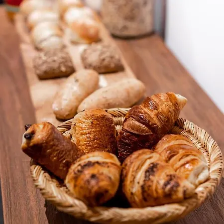 A La Source De Lavis Bed & Breakfast