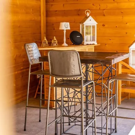 A La Source De Lavis Bed & Breakfast