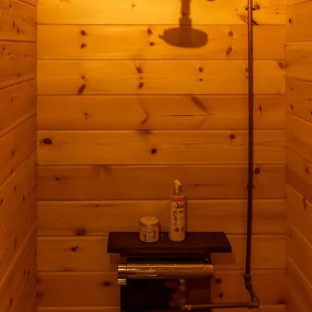 A La Source De Lavis Houyet