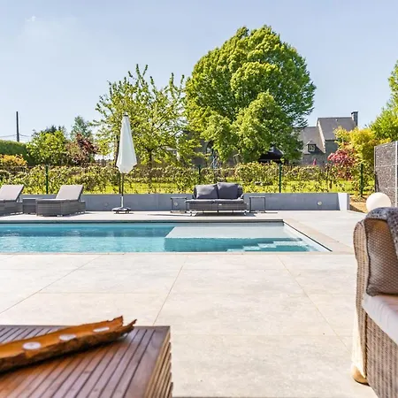 A La Source De Lavis Houyet