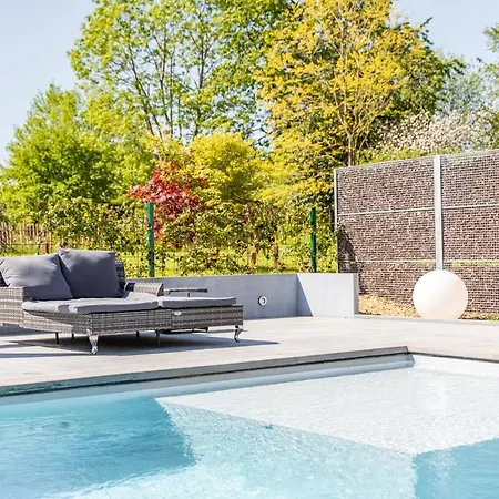 A La Source De Lavis Houyet