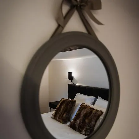 A La Source De Lavis Houyet