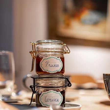 A La Source De Lavis Houyet