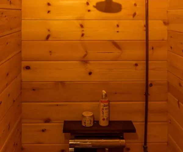 A La Source De Lavis Houyet