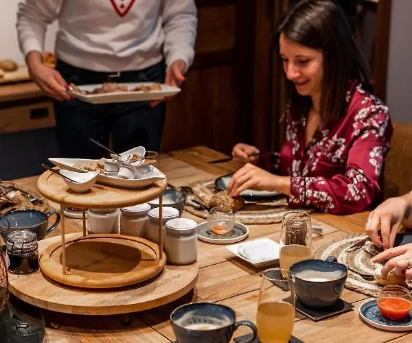 ベッド・アンド・ブレックファスト A La Source De Lavis ウイエ