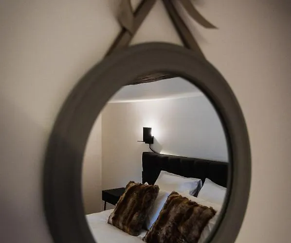 A La Source De Lavis ウイエ